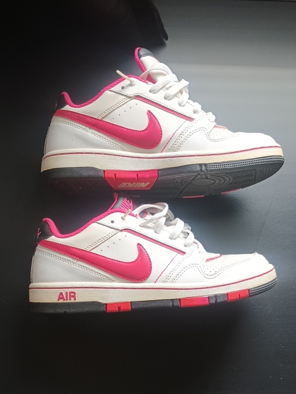 Nike Women's White & Hot Pink Low-Top Sneakers Size 7.5 Great Condition